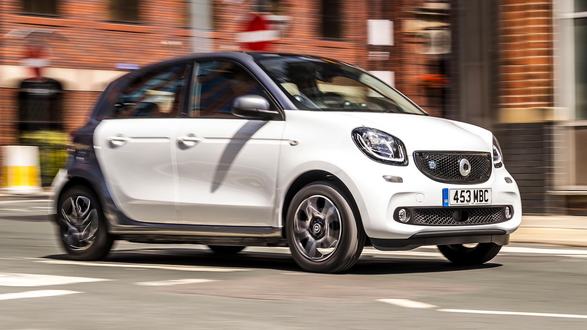 Smart EQ ForFour hatchback (2019 ) electric review AutoTrader
